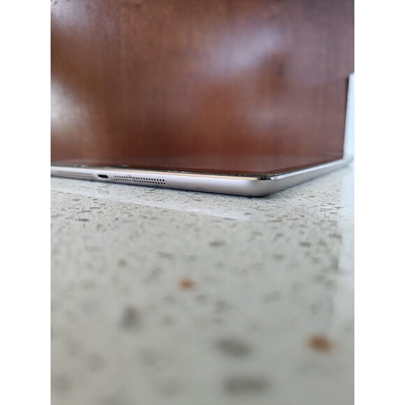 Apple iPad Air (1st Generation) A1474 16 GB, Wi-Fi, 9.7 in - Space Gray - Picture 9 of 13